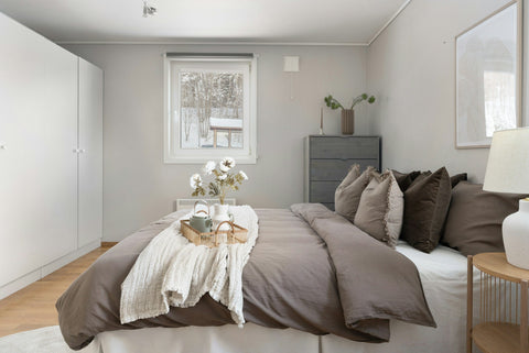 15 Expert Tips on How To Make a Bed Look Luxurious and Cozy